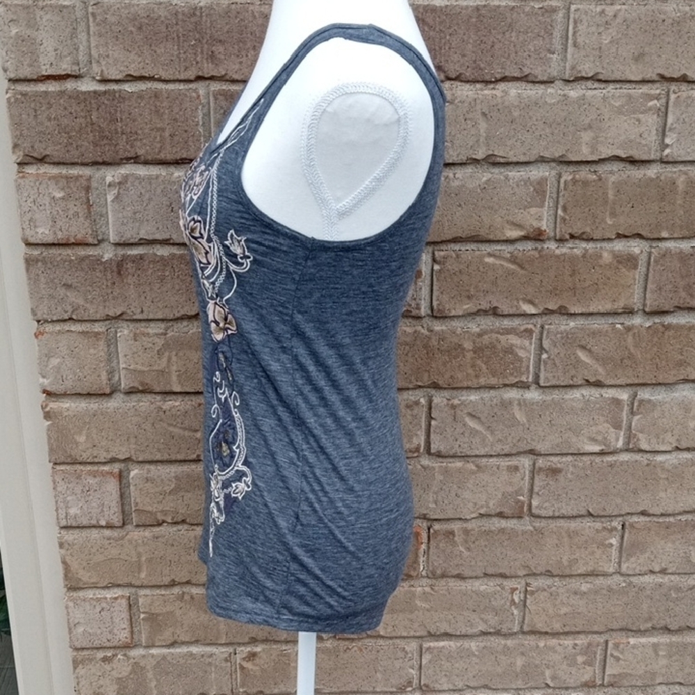 Pins & Needles Floral Embroidered Tank Top - Picture 2 of 8